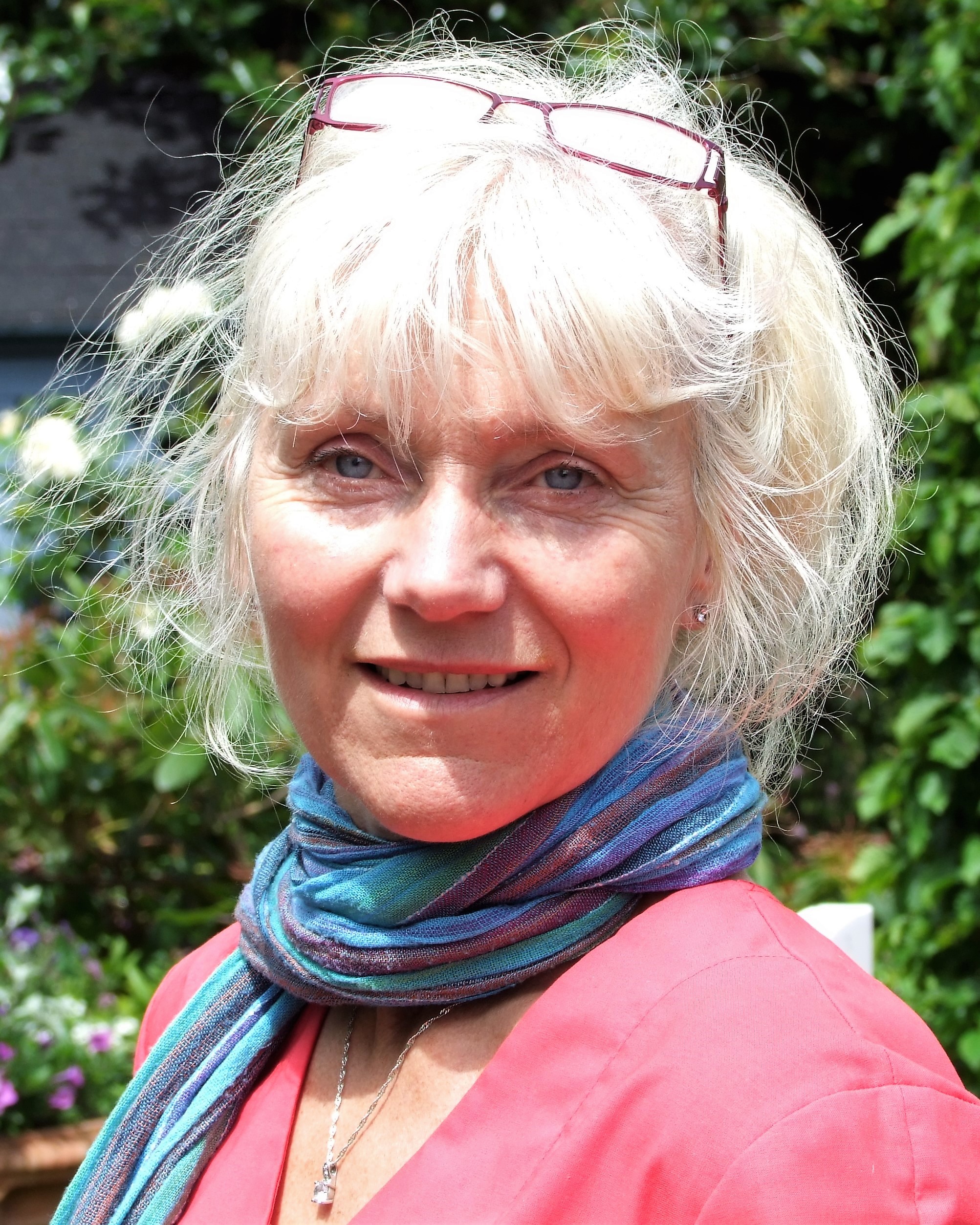 Frau Bettina Fejes